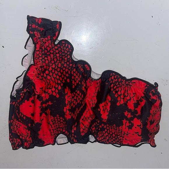 SHEIN Other - ONE Shoulder Snake Print Ruffle Red & Black Bikini Top